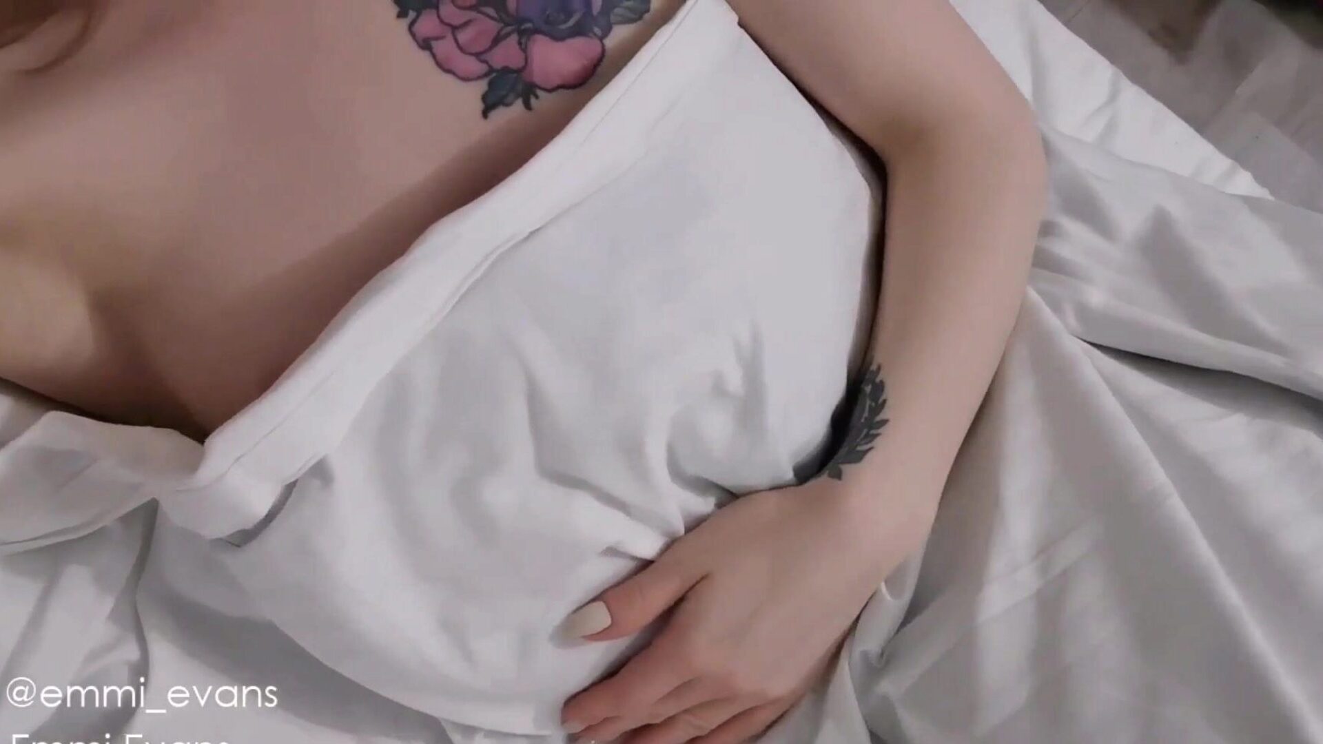 Pretty damsel flirts lying in daybed wrings her bra buddies and shows her legs